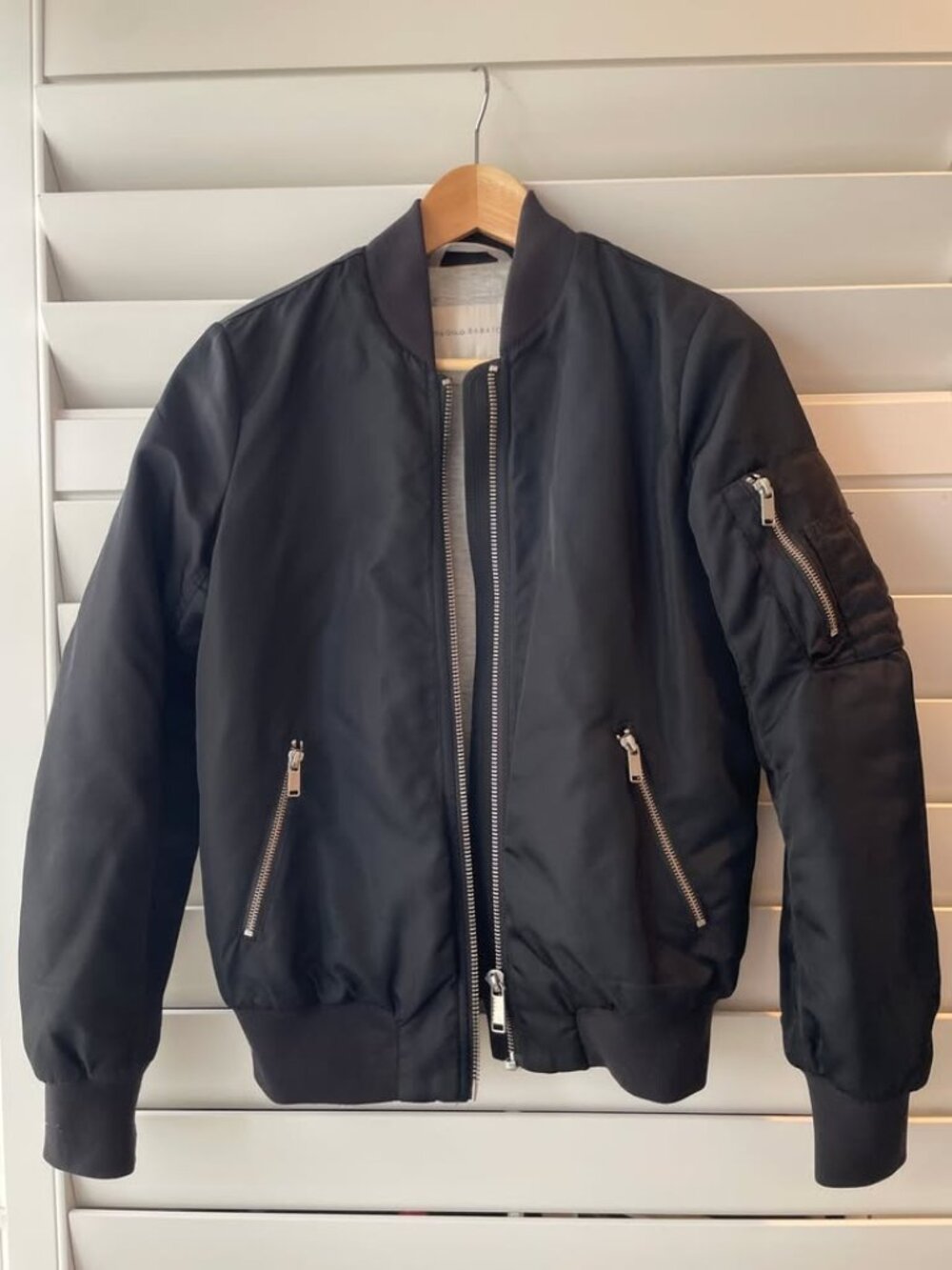 Aritzia - The Group Babaton - Gilman Black Bomber Jacket